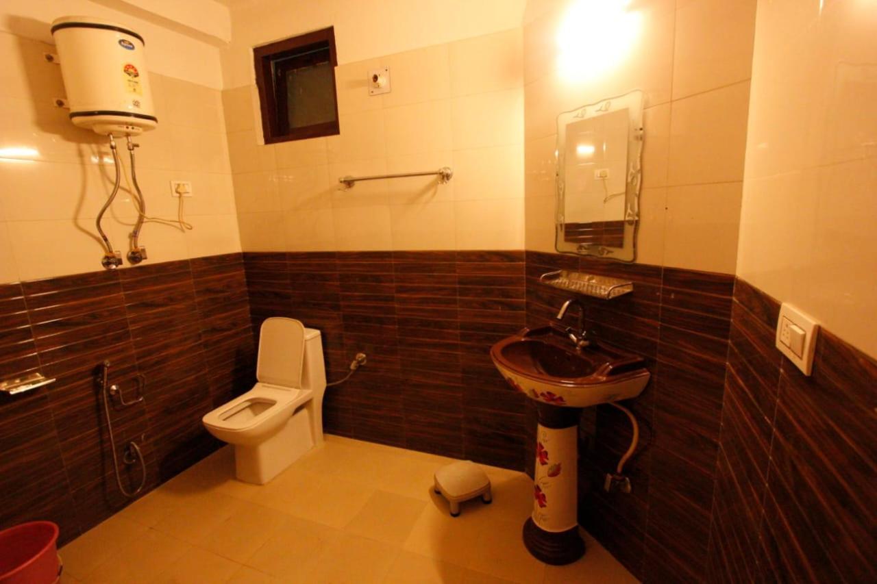 Tirthan Crest Homestay Banjār Exteriér fotografie