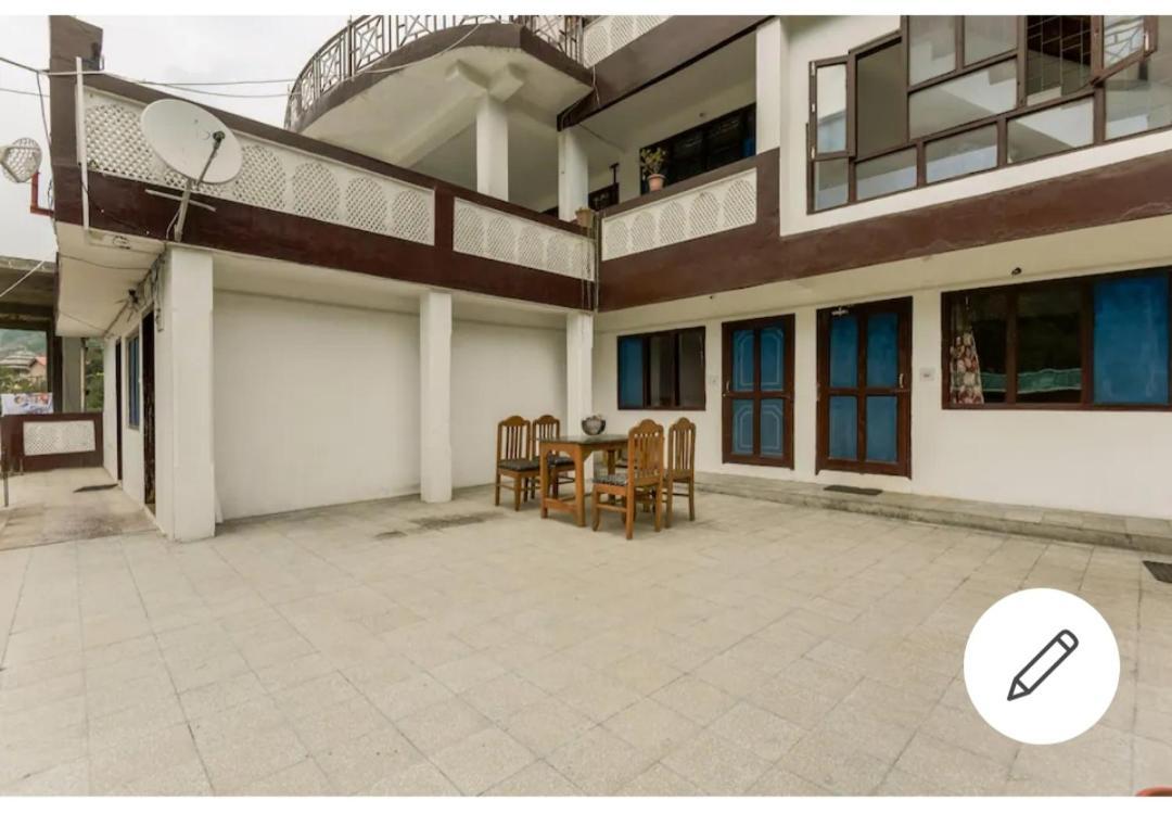 Tirthan Crest Homestay Banjār Exteriér fotografie