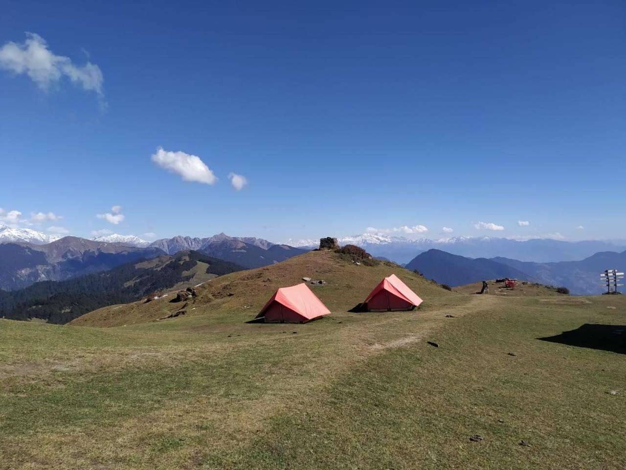Tirthan Crest Homestay Banjār Exteriér fotografie