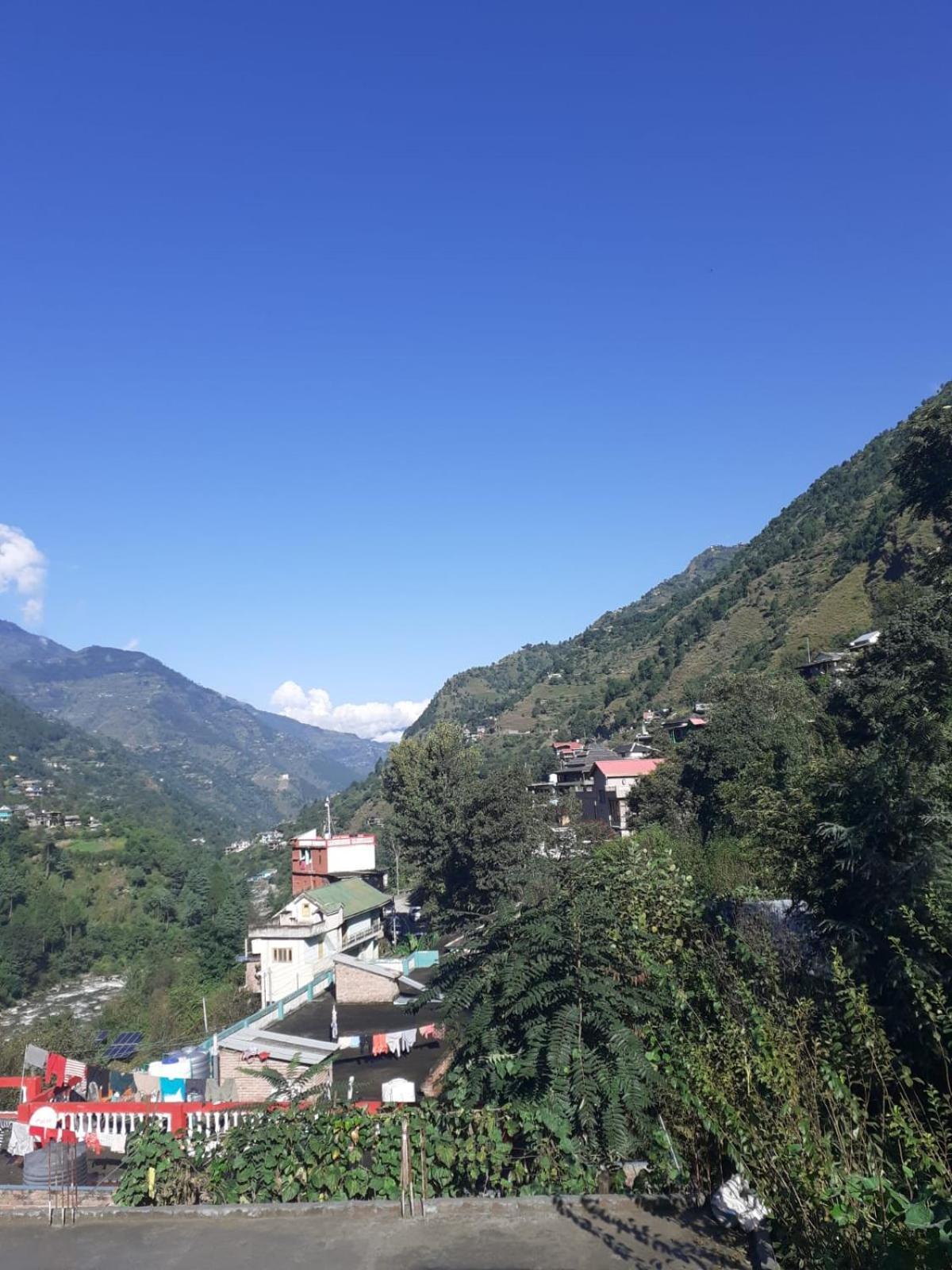 Tirthan Crest Homestay Banjār Exteriér fotografie
