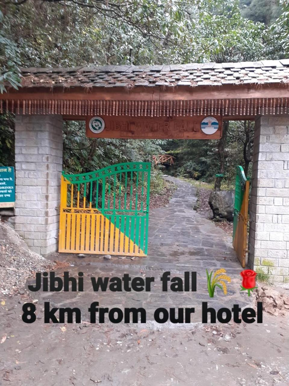 Tirthan Crest Homestay Banjār Exteriér fotografie